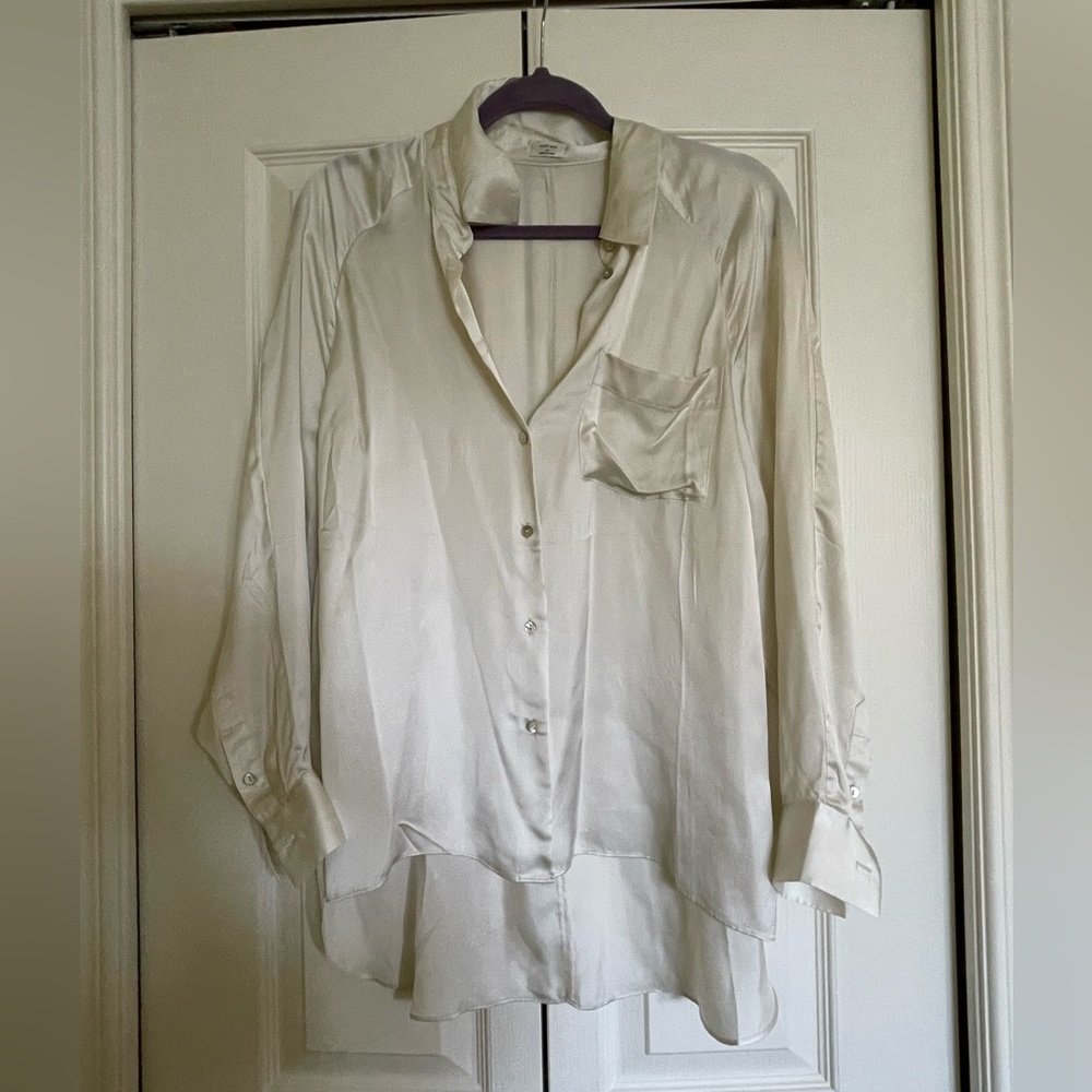 BNWT Aritzia Wilfred Silk Boyfriend Button Up